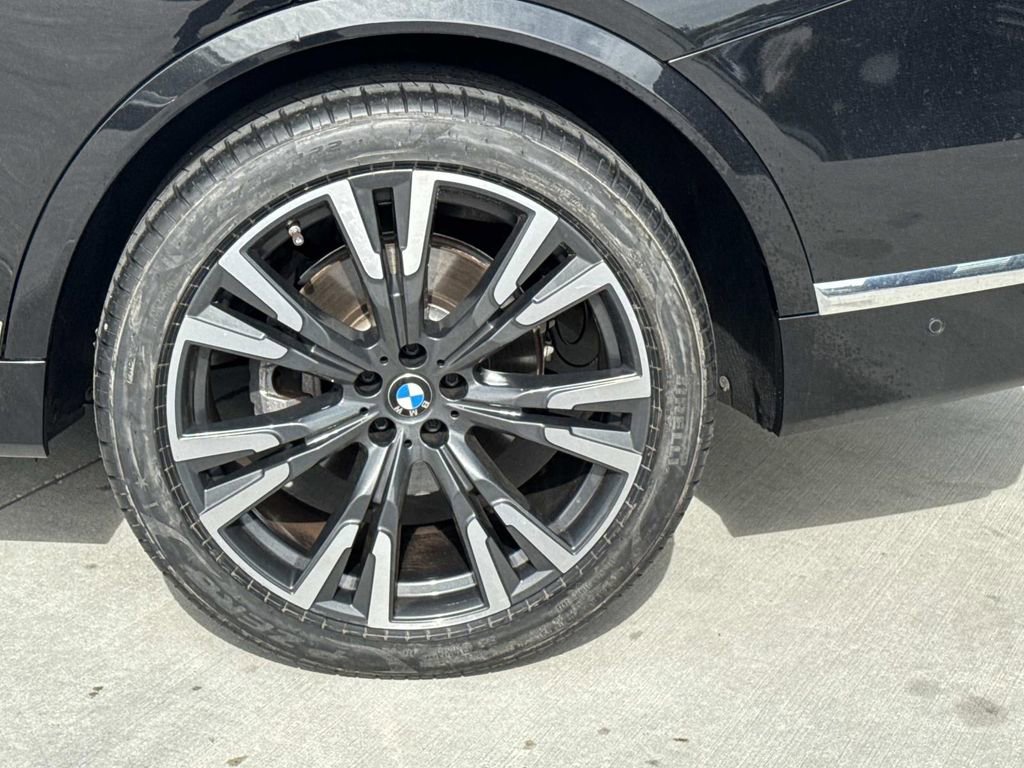 Used 2023 BMW X7 xDrive40i w/ Parking Assistance Package AWD/4WD image 8