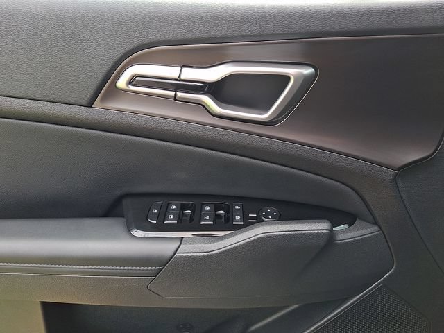 Certified 2025 Kia Sportage EX AWD/4WD image 12
