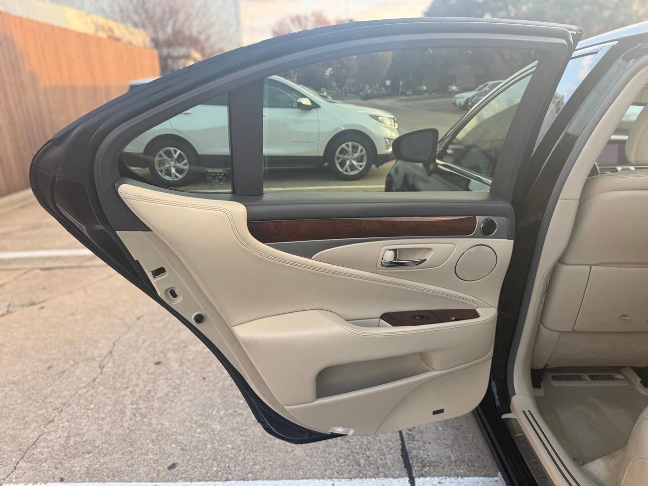 Used 2013 Lexus LS 460 w/ Comfort Pkg image 48