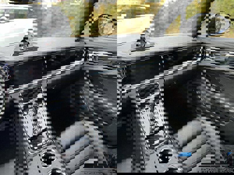 Used 2017 Porsche Panamera 4 AWD/4WD image 14