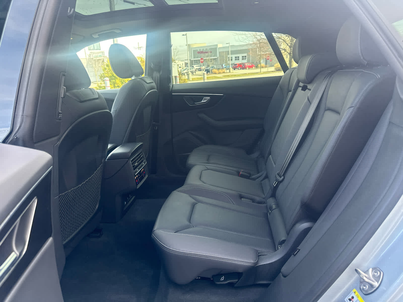 Used 2025 Audi Q8 Premium Plus w/ Premium Plus Package image 19