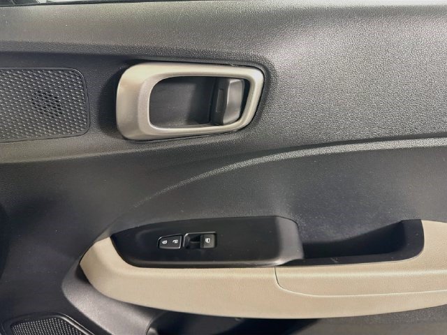 Used 2024 Hyundai Venue SEL FWD image 30