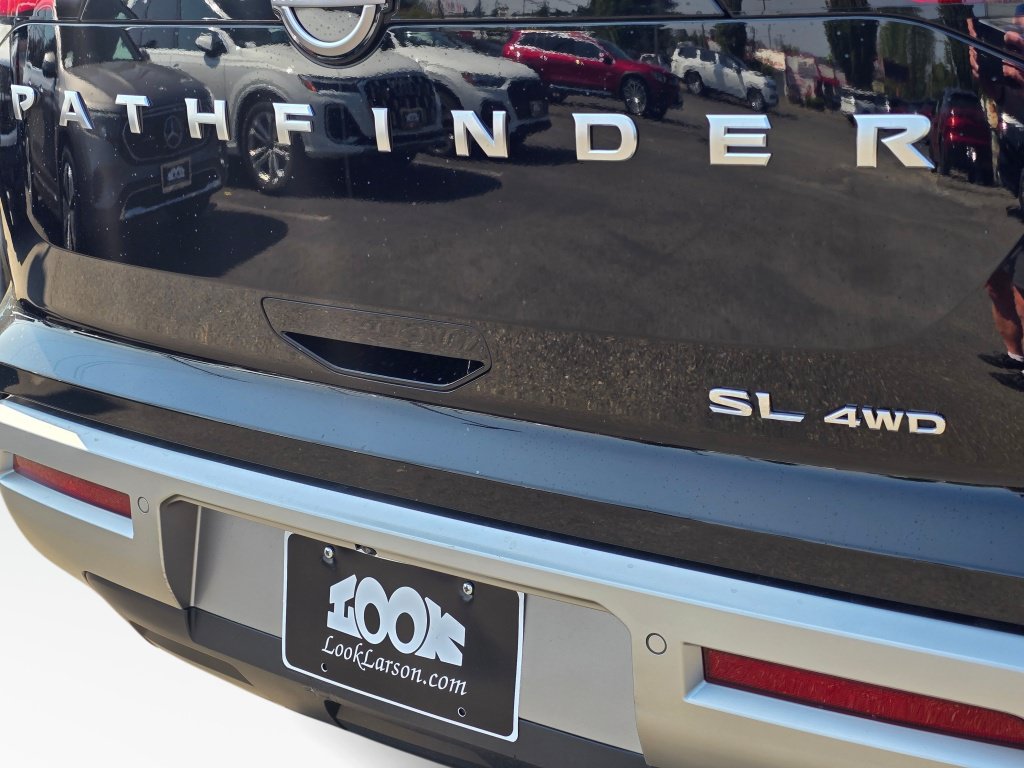Used 2025 Nissan Pathfinder SL AWD/4WD image 32