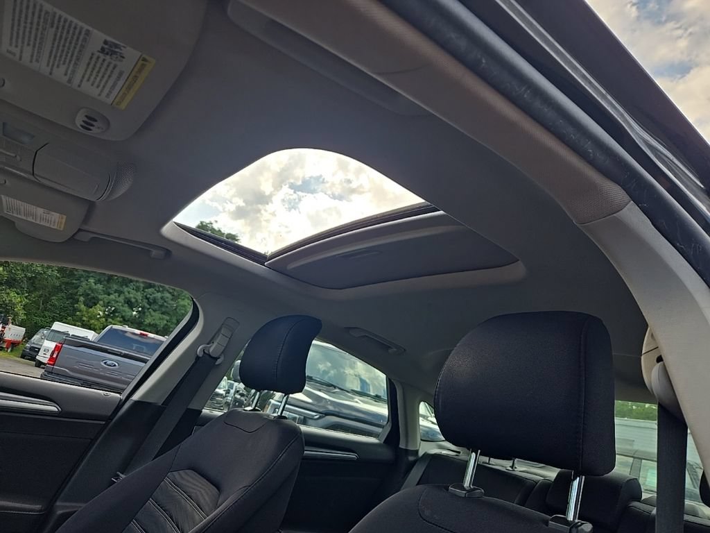 Used 2016 Ford Fusion SE w/ SE Cold Weather Package FWD image 10