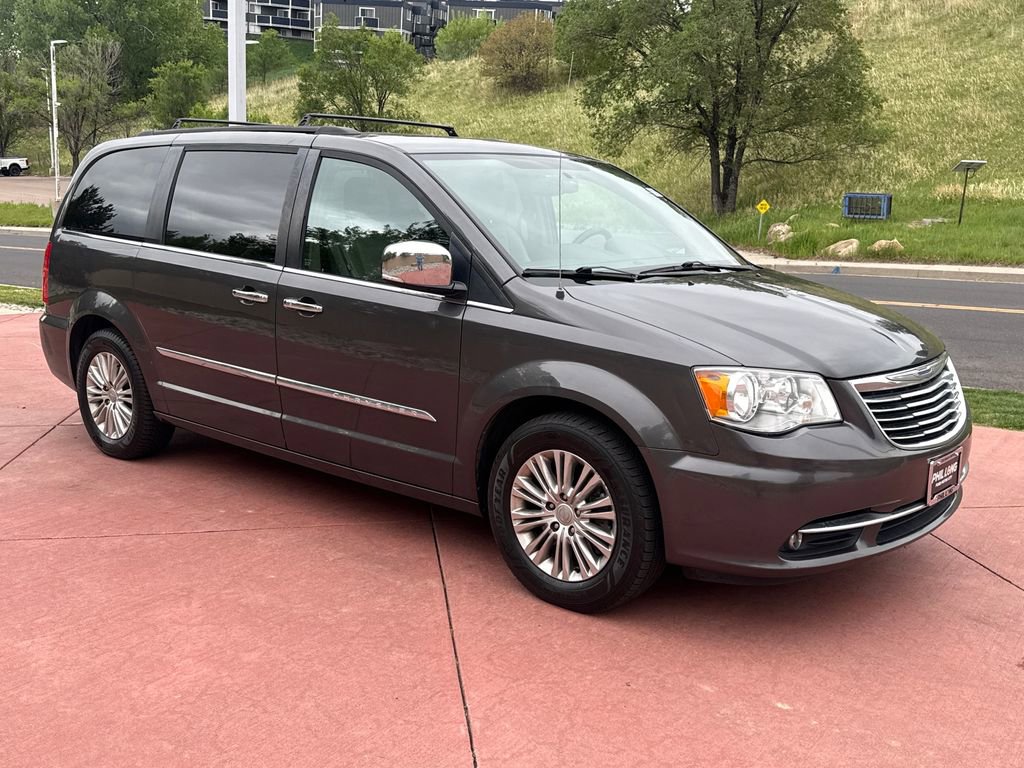 Used 2015 Chrysler Town & Country Touring-L w/ Driver Convenience Group FWD image 1