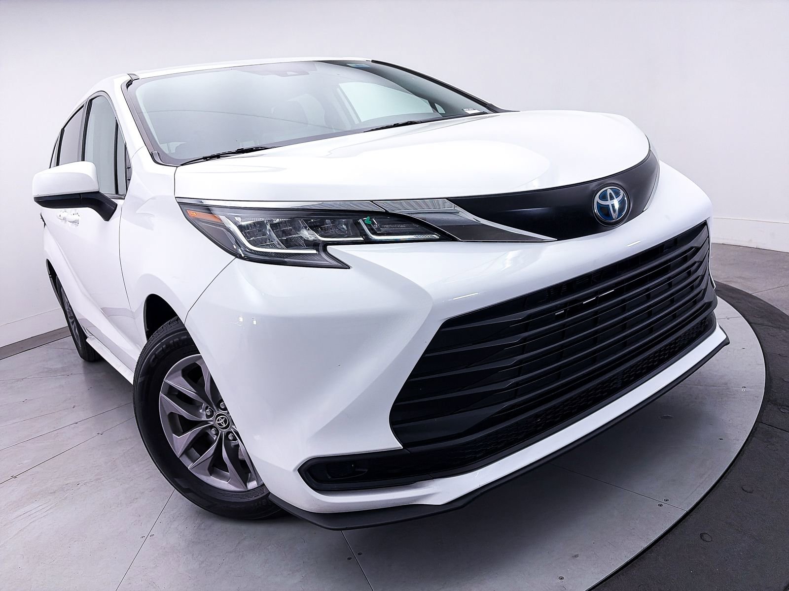 Used 2022 Toyota Sienna LE FWD image 7
