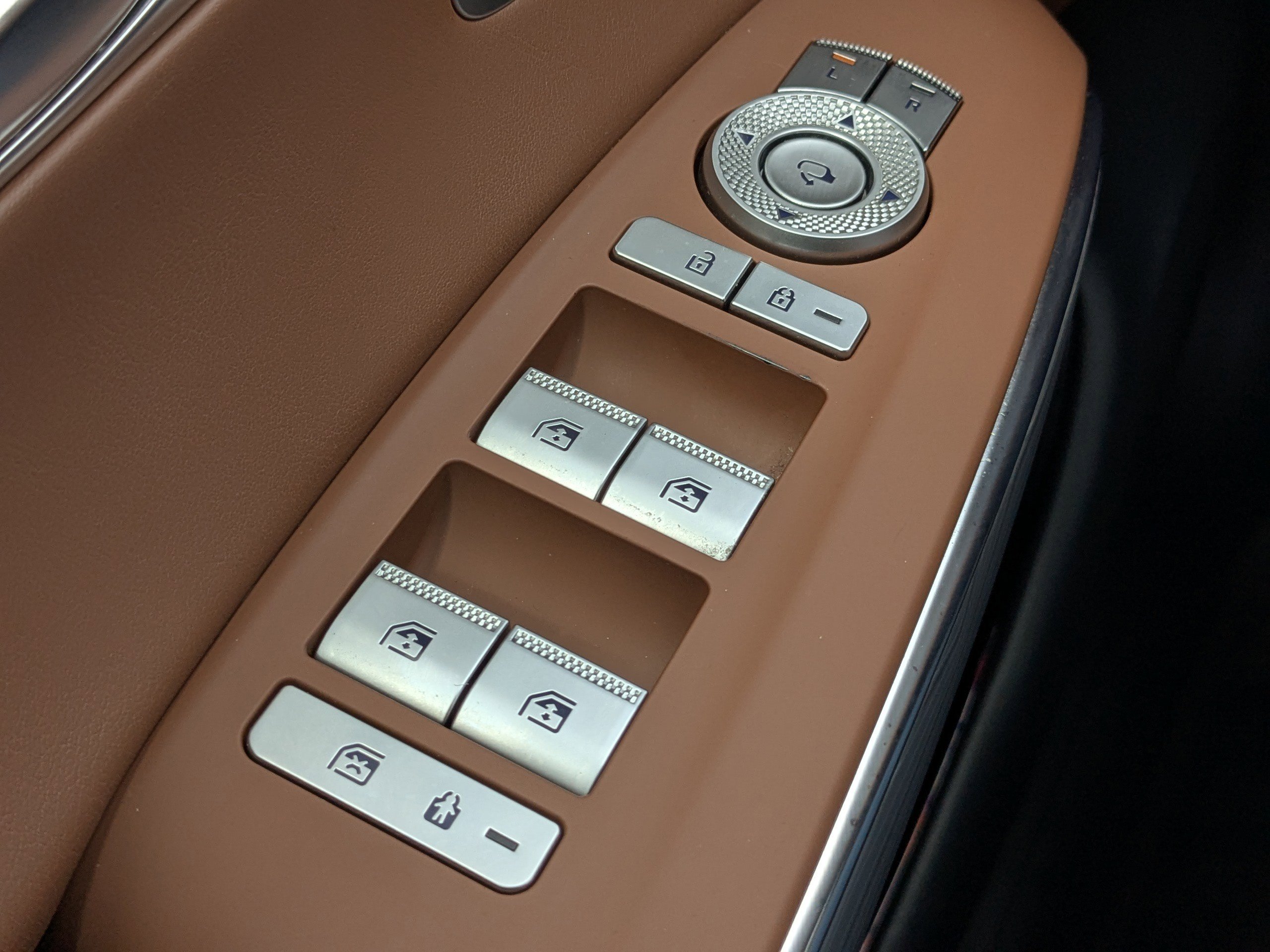 Used 2024 Genesis GV70 2.5T w/ Advanced Package image 30