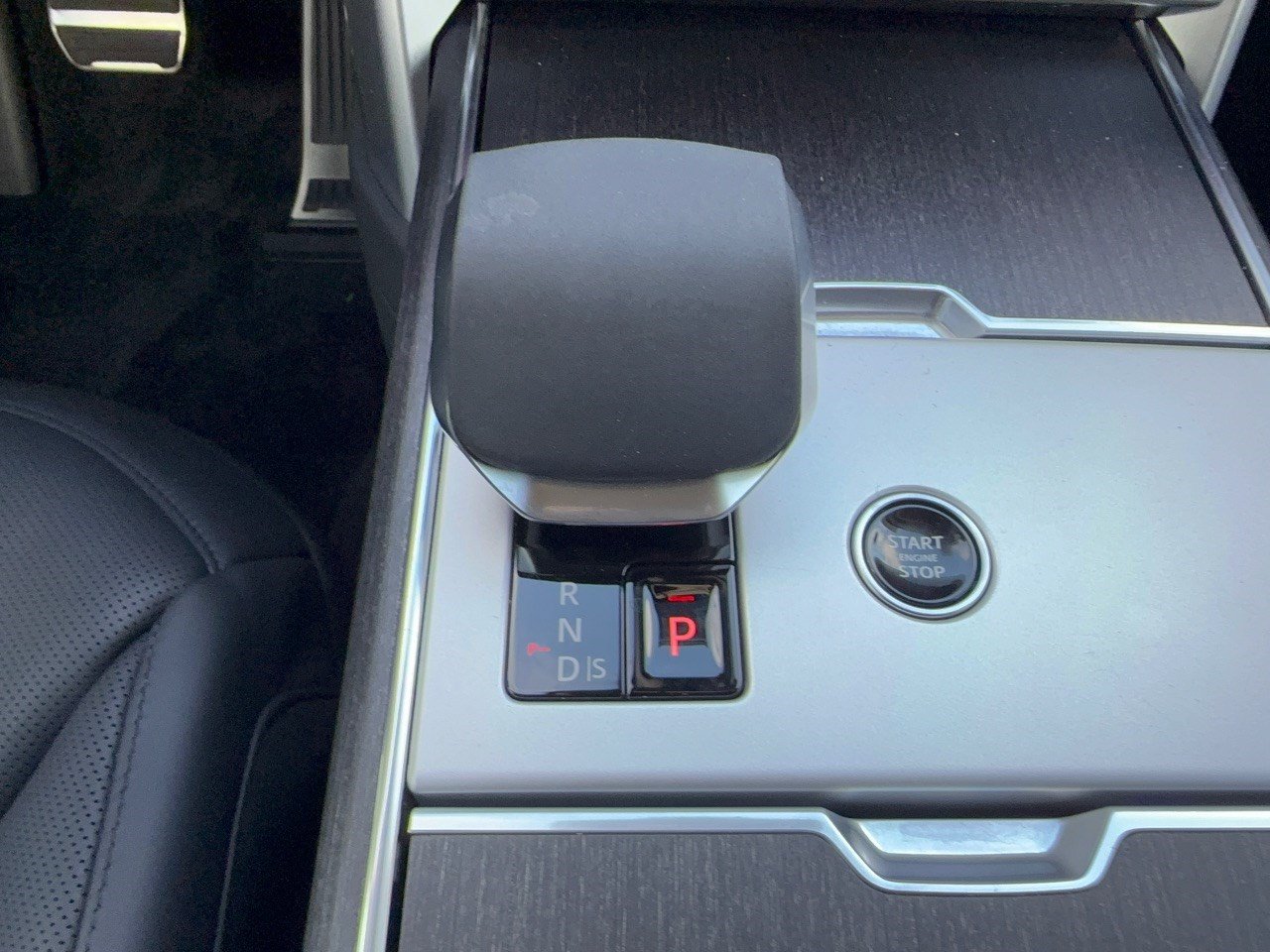 Used 2025 Land Rover Range Rover SE AWD/4WD image 21