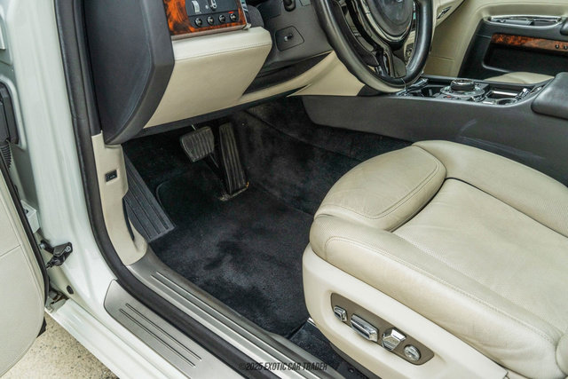 Used 2015 Rolls-Royce Ghost image 46