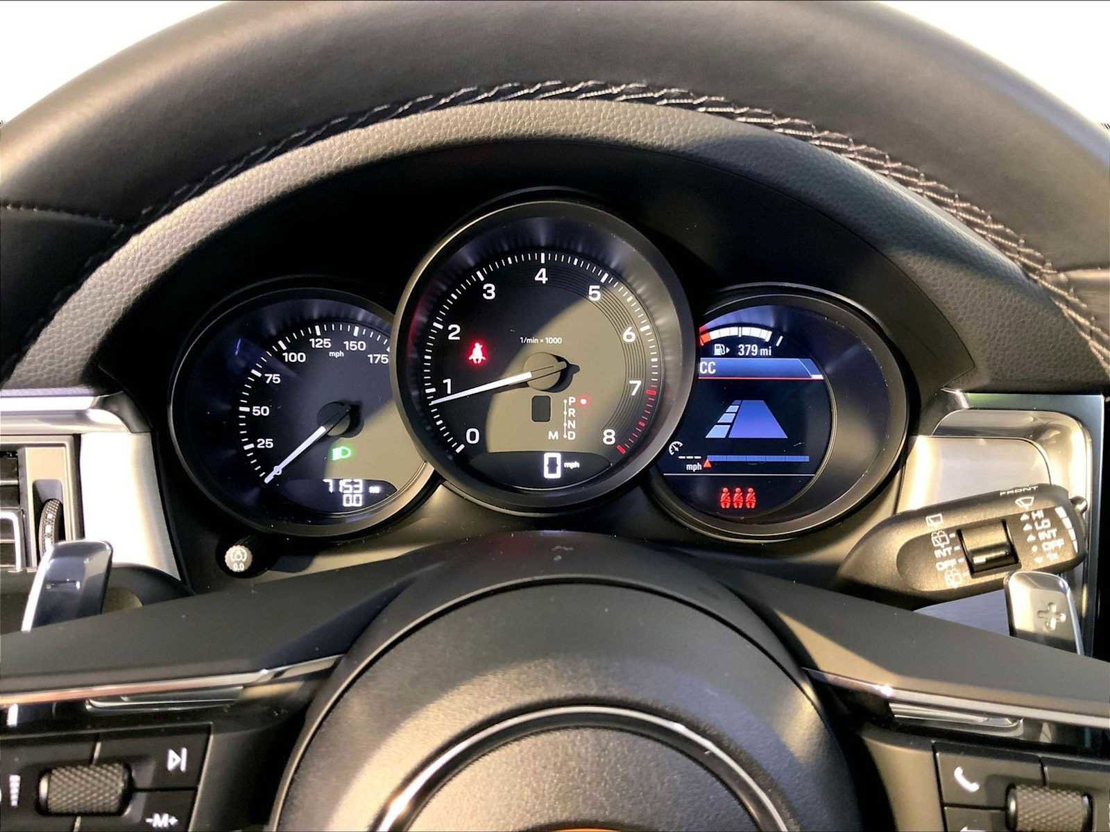 Certified 2025 Porsche Macan AWD/4WD image 29
