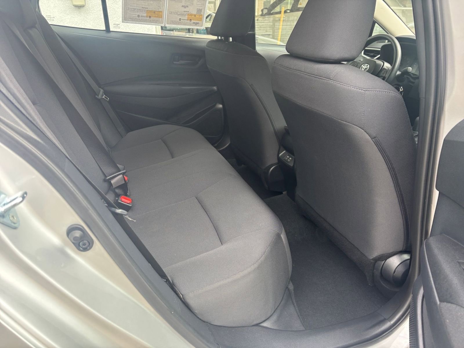 Used 2025 Toyota Corolla LE image 38