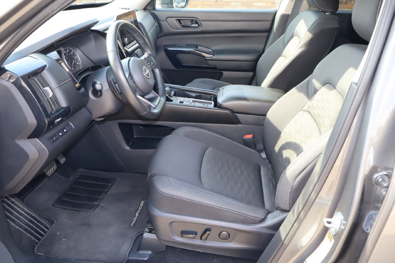 Used 2025 Nissan Pathfinder SV FWD image 16