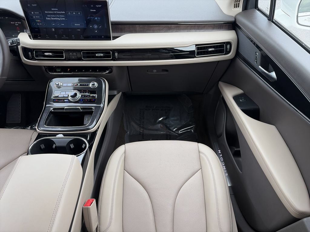 Used 2023 Lincoln Nautilus Reserve FWD image 17