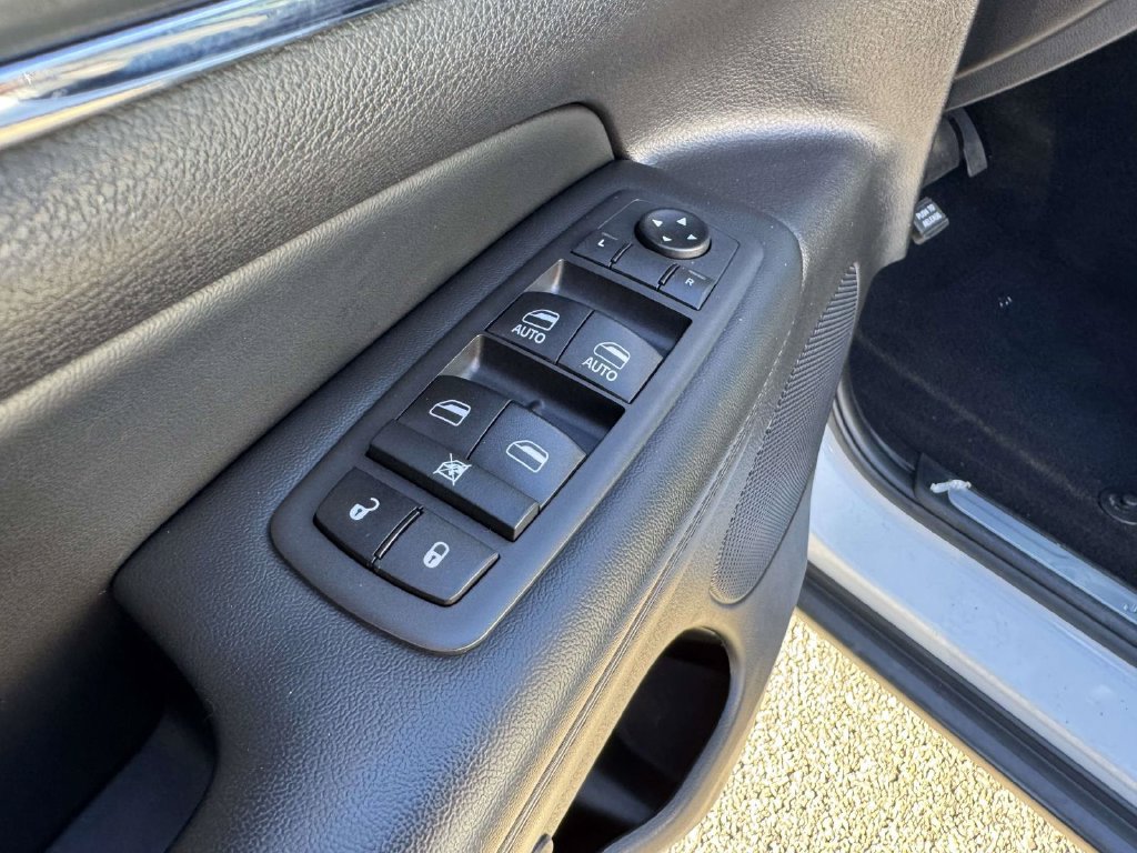 Used 2019 Jeep Grand Cherokee Limited w/ Luxury Group II AWD/4WD image 16