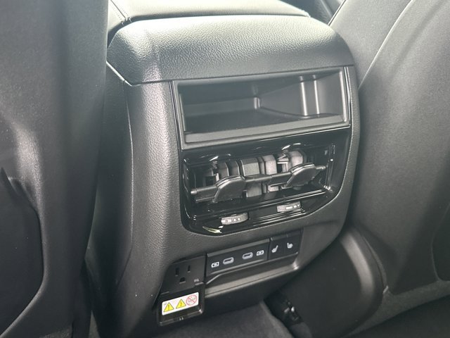 New 2026 Jeep Grand Cherokee Limited w/ Limited Altitude Package AWD/4WD image 21