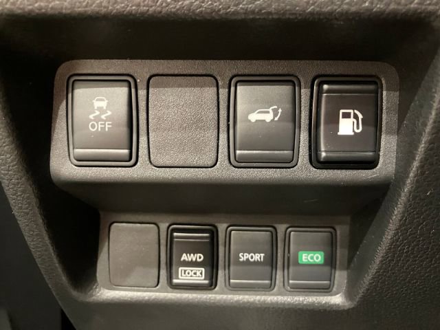 Used 2018 Nissan Rogue SV image 25