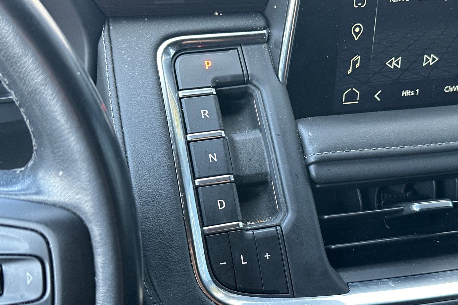 Used 2022 GMC Yukon SLE image 30