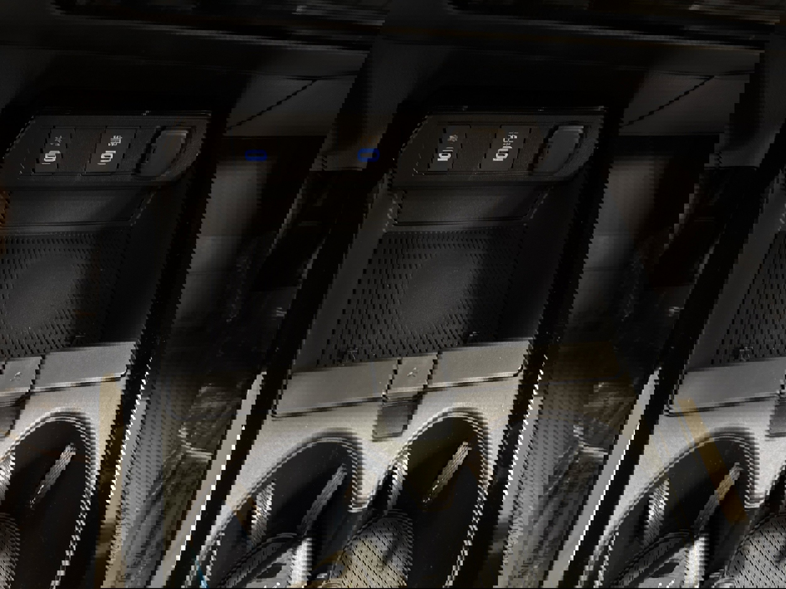 Used 2025 Toyota Prius SE image 33