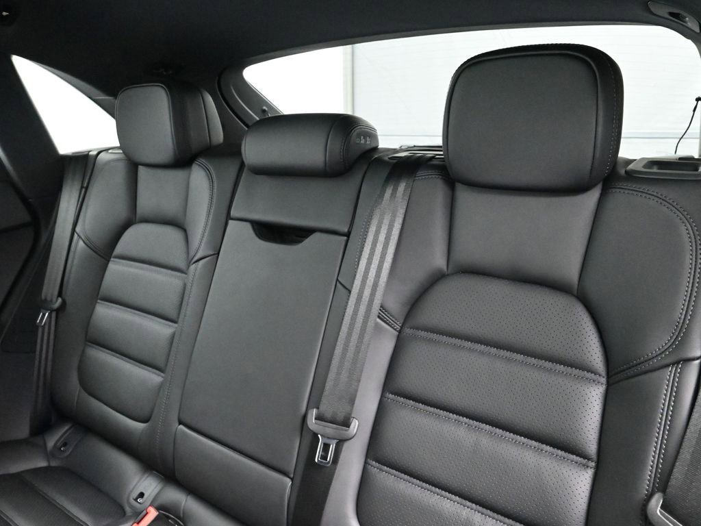 Certified 2026 Porsche Macan image 6