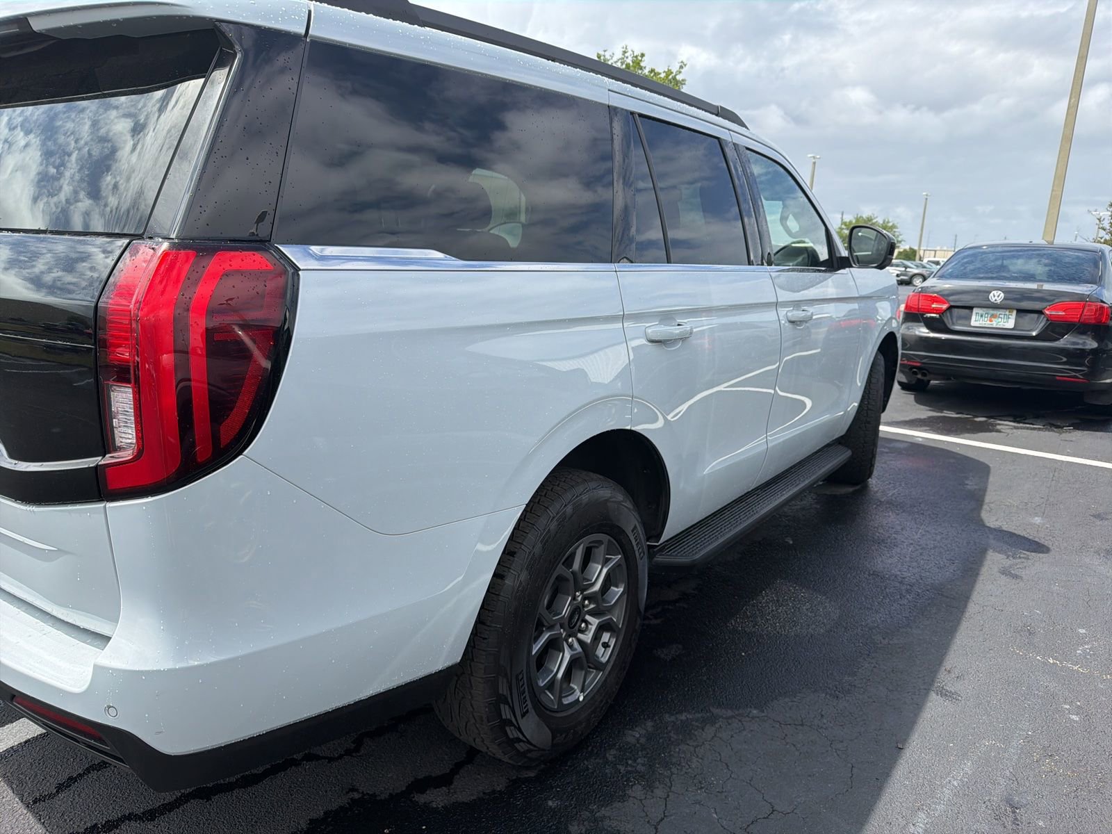 Certified 2025 Ford Expedition Active image 3