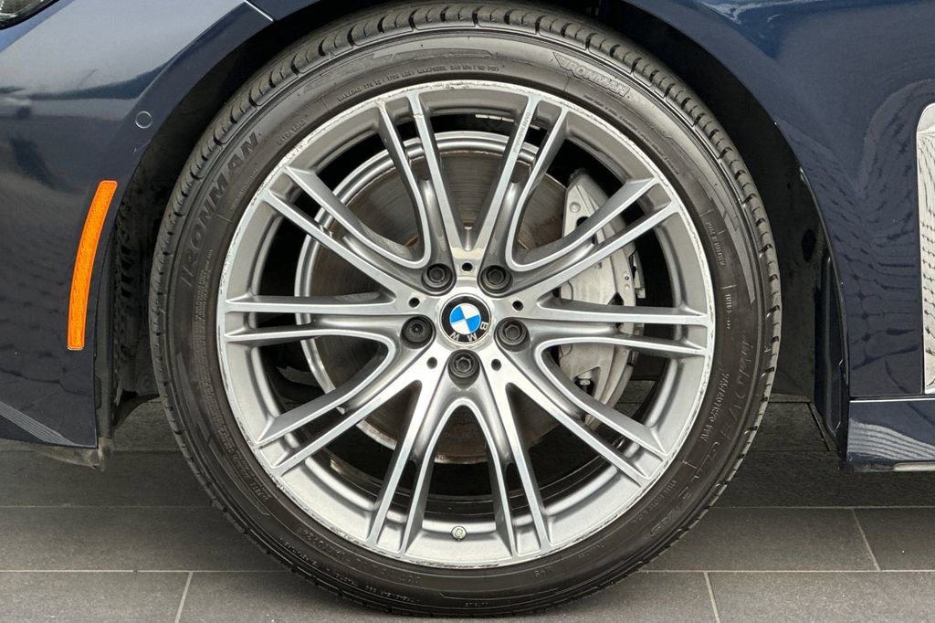 Used 2020 BMW 740i w/ Premium Package image 32