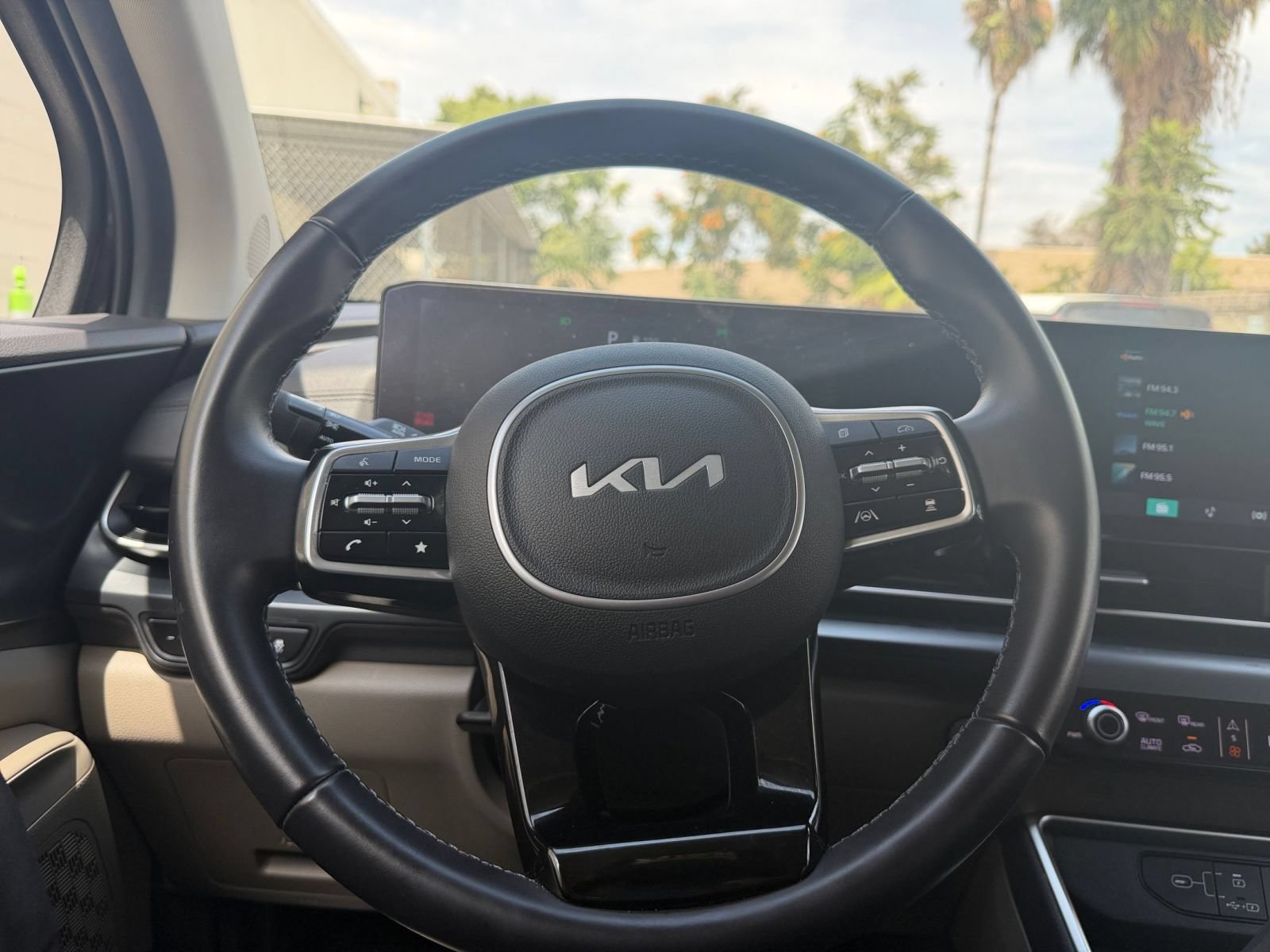Used 2026 Kia Carnival FWD image 30