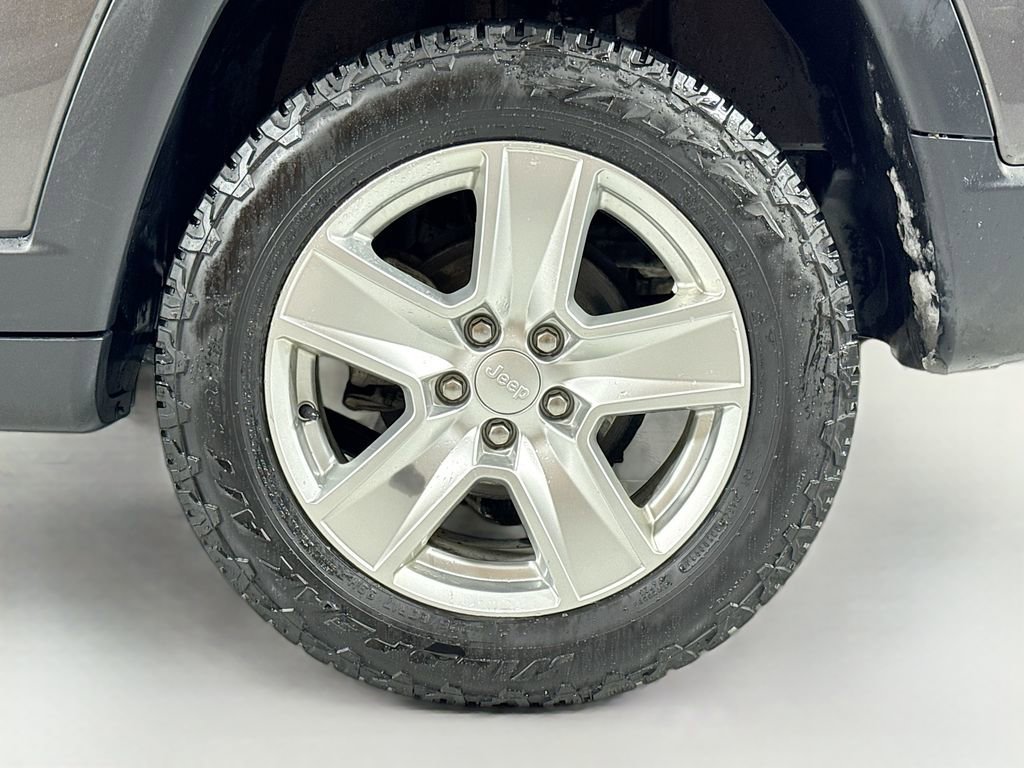 Used 2022 Jeep Compass Latitude w/ Convenience Group AWD/4WD image 8