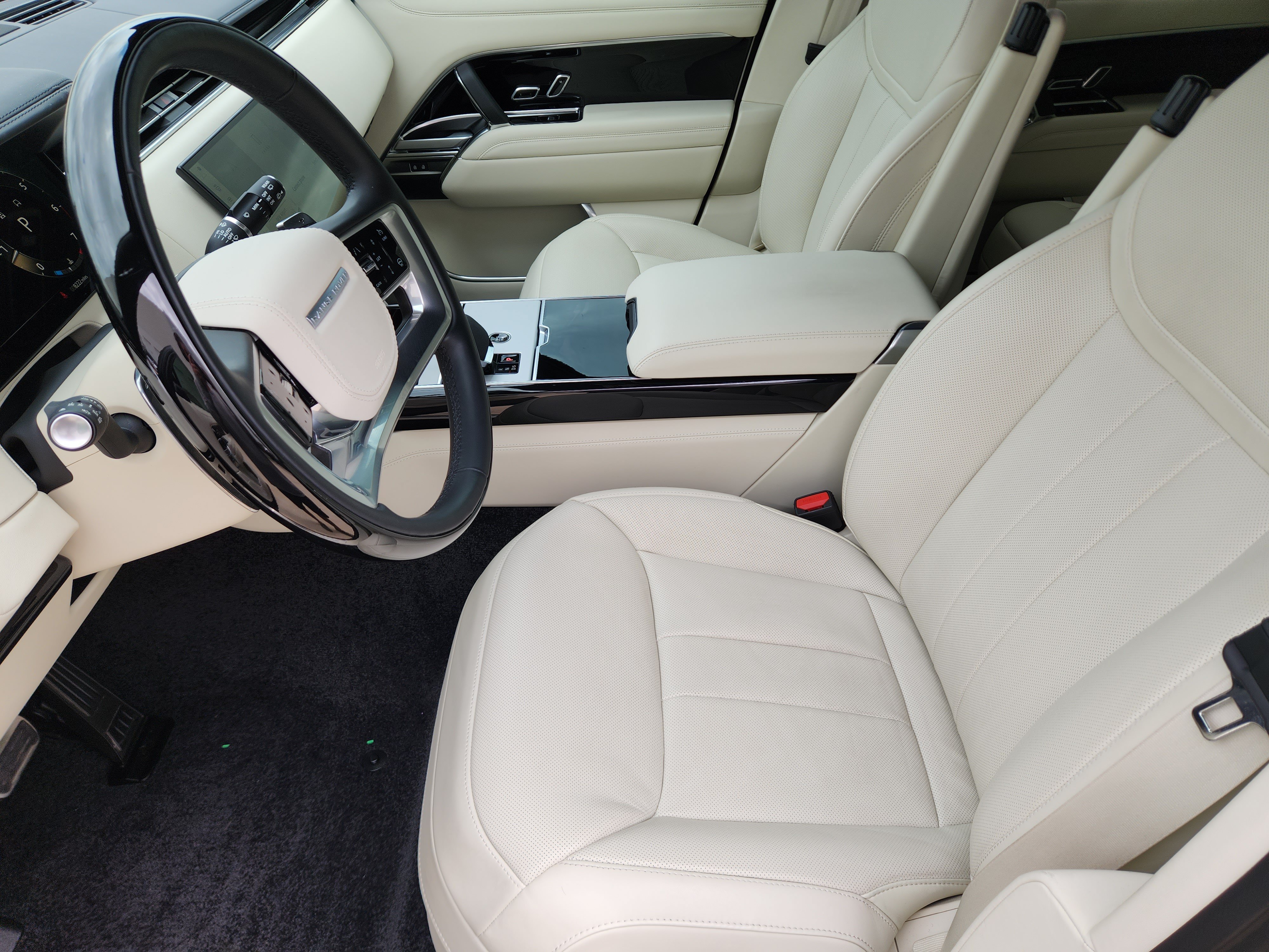 Certified 2025 Land Rover Range Rover SE AWD/4WD image 8
