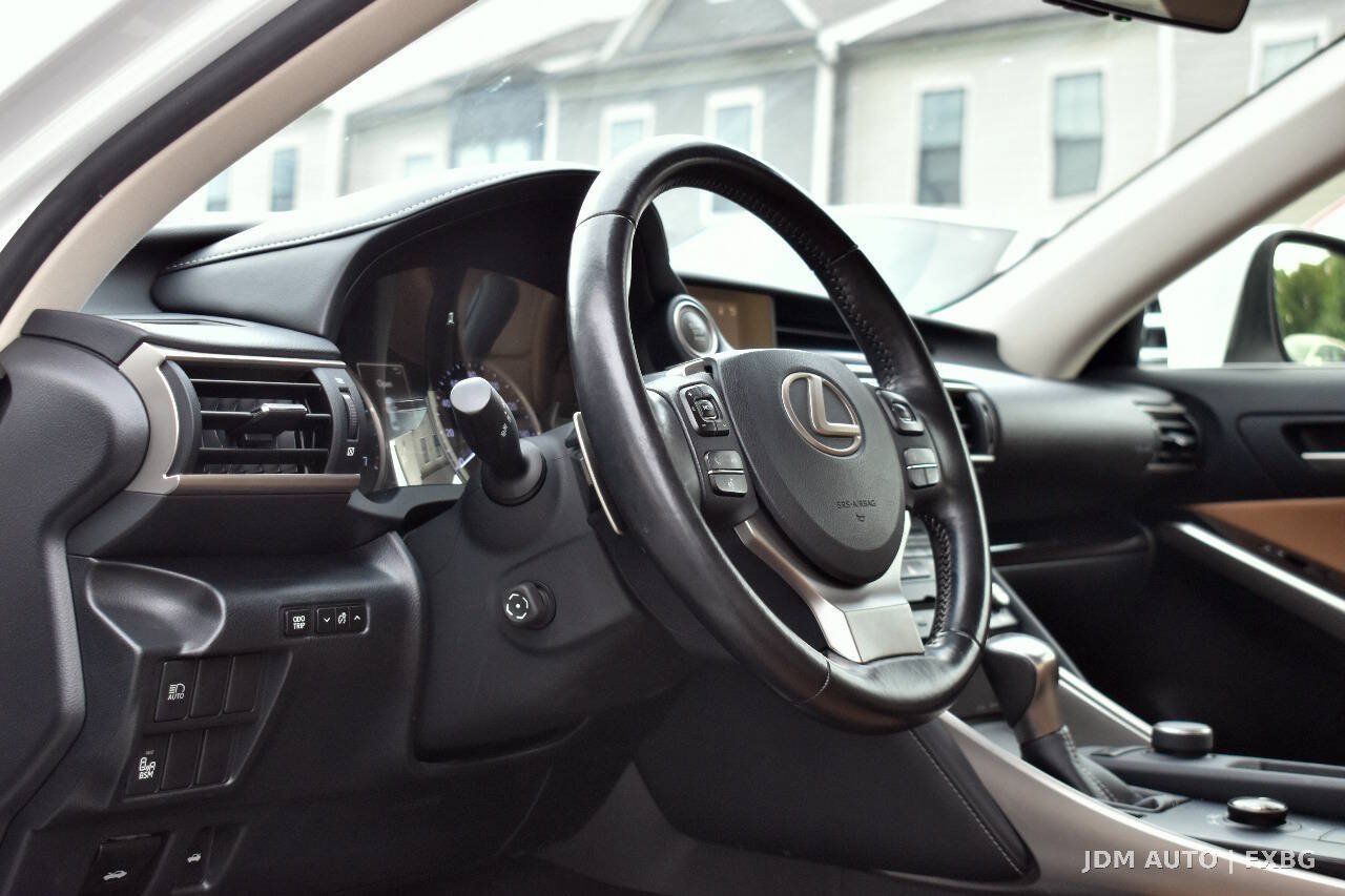 Used 2018 Lexus IS 300 AWD w/ Comfort Package image 18