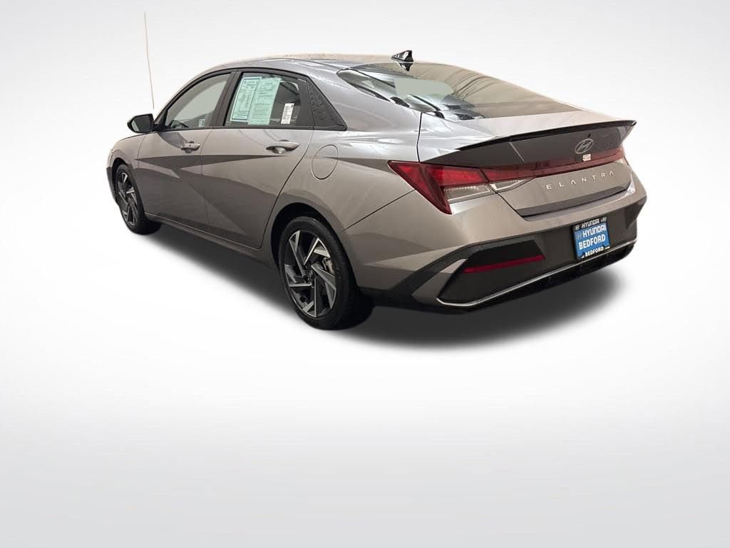Certified 2025 Hyundai Elantra Sport image 6