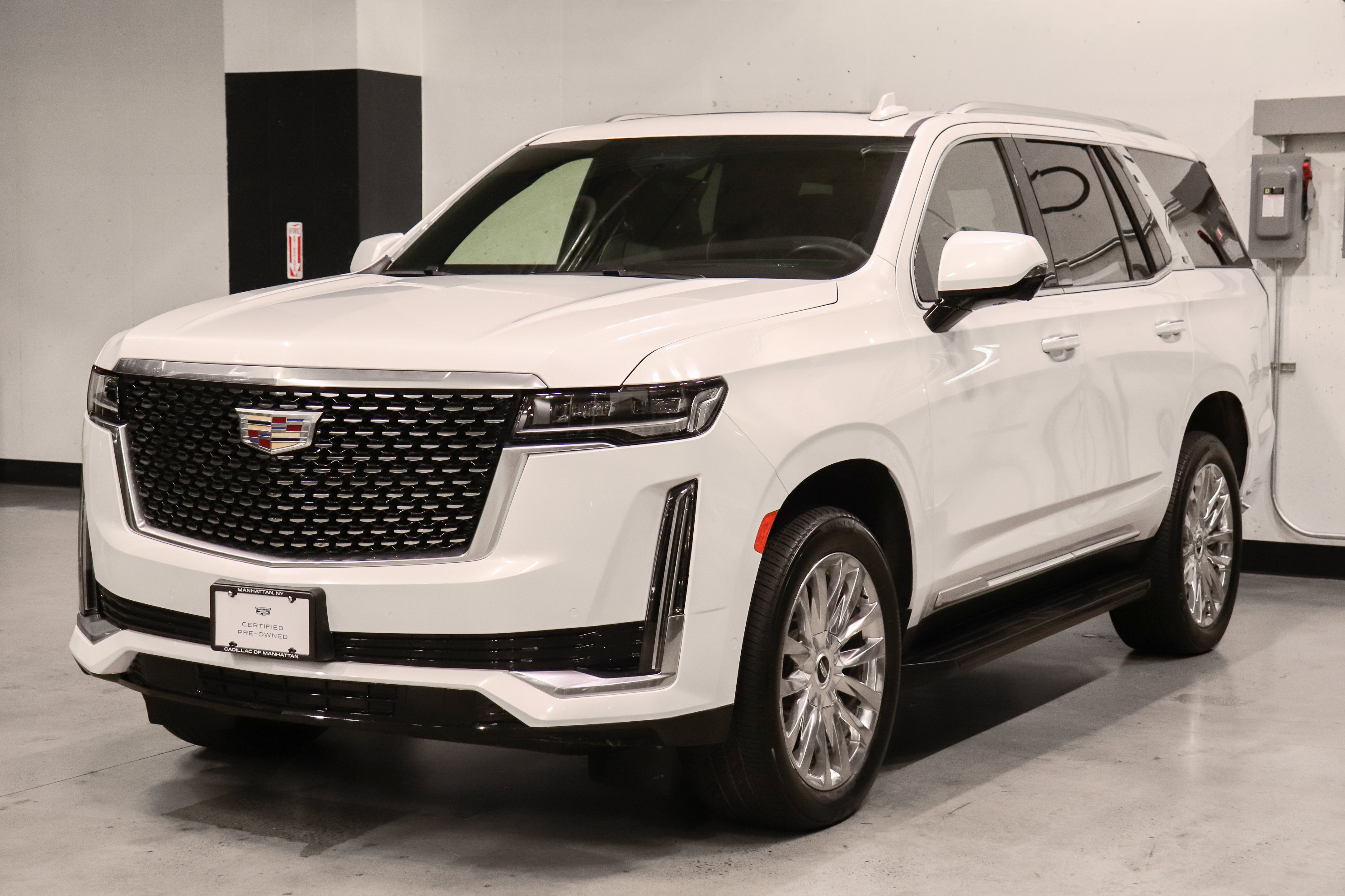 Used 2023 Cadillac Escalade Premium Luxury AWD/4WD image 1