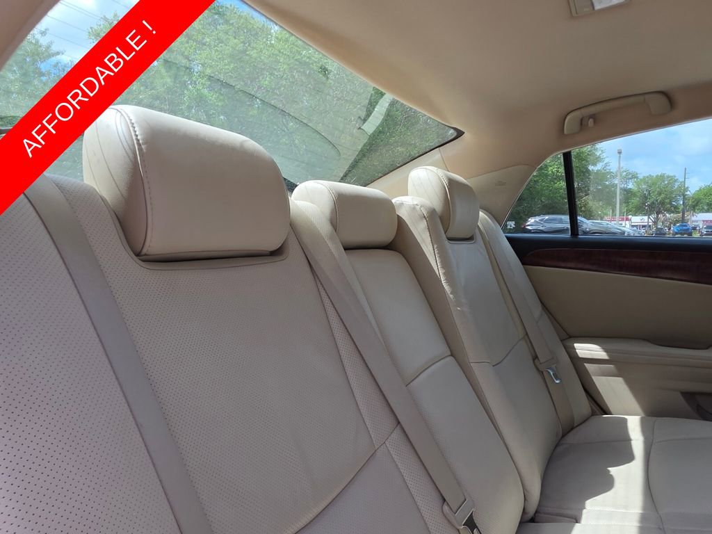 Used 2011 Toyota Avalon Limited image 18