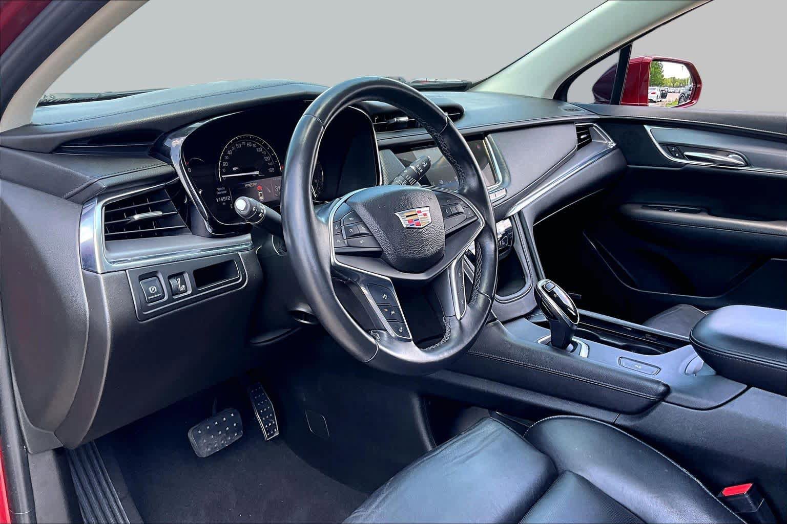 Used 2017 Cadillac XT5 Luxury w/ Driver Awareness Package FWD image 16