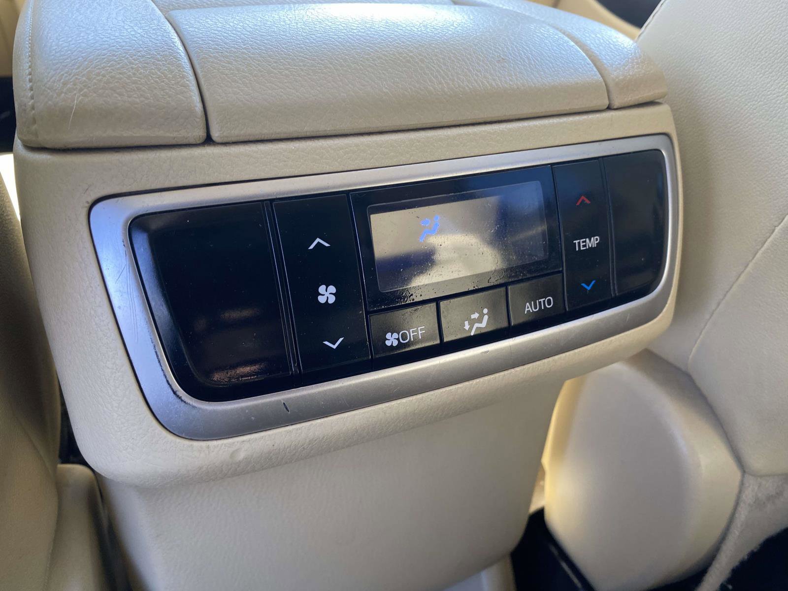 Used 2019 Toyota Highlander XLE FWD image 13