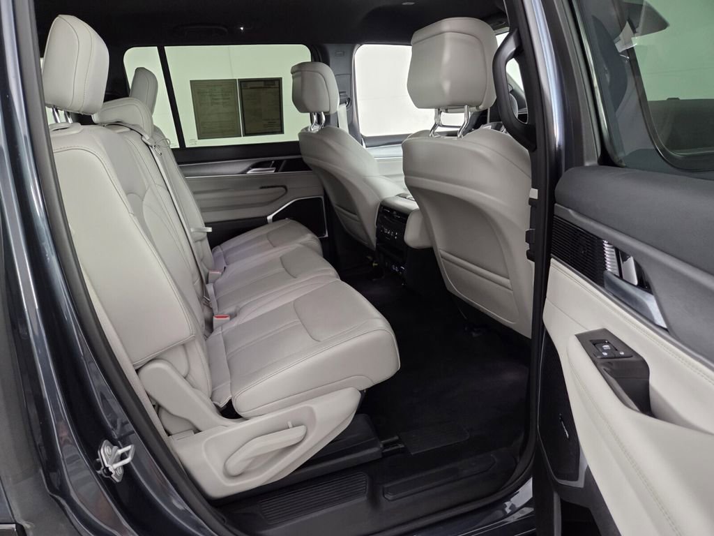 Certified 2025 Jeep Wagoneer 4WD image 27