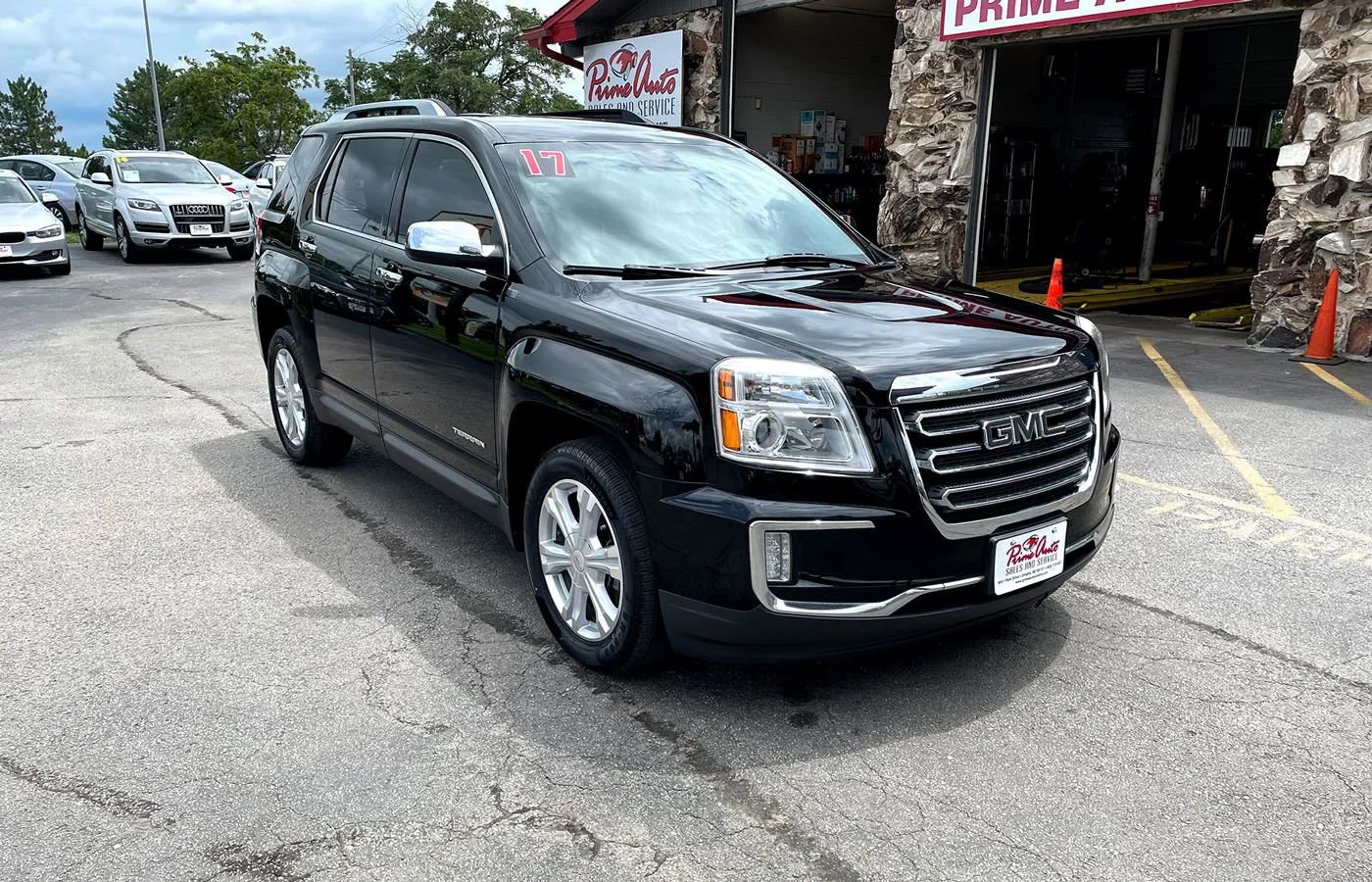 Used 2017 GMC Terrain SLT image 1