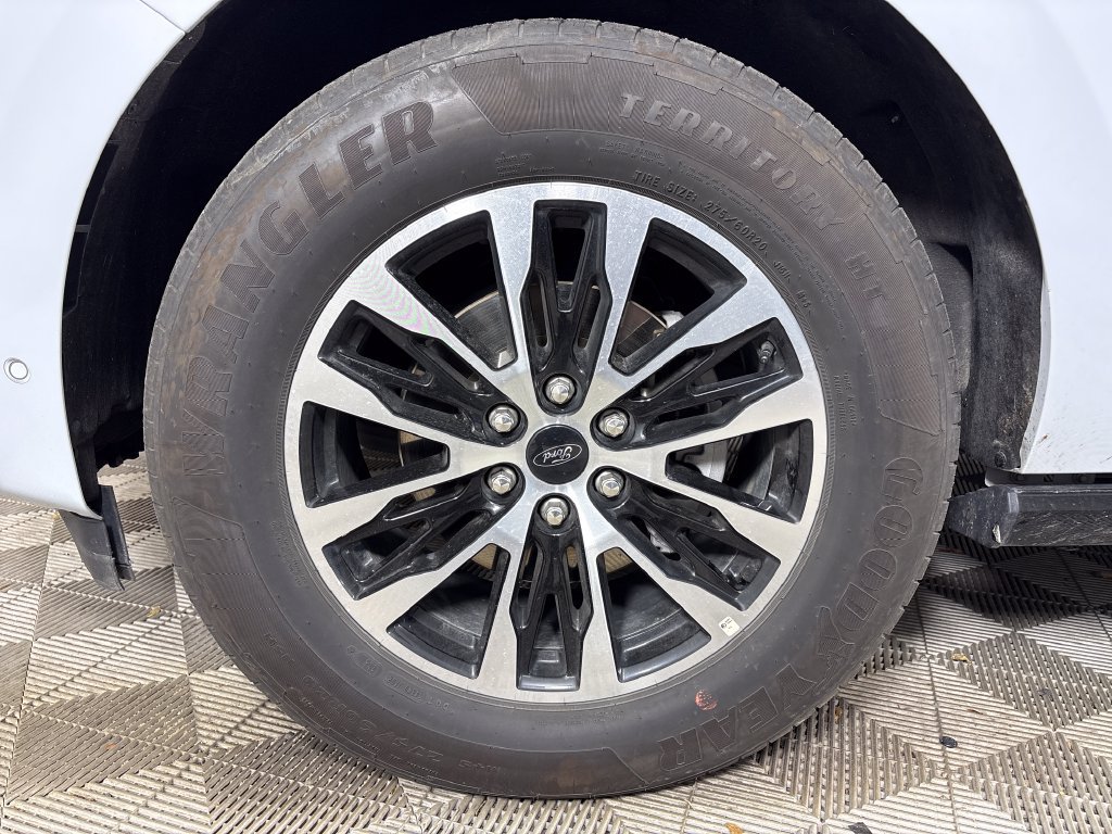 Certified 2025 Ford Expedition Platinum AWD/4WD image 12