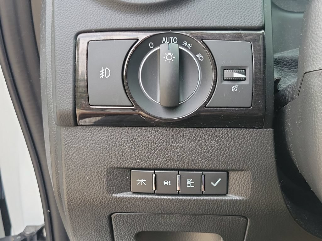 Used 2013 Chevrolet Captiva Sport LTZ FWD image 21