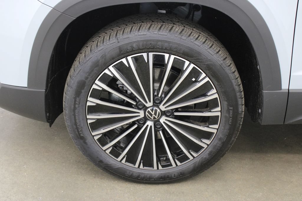 New 2026 Volkswagen Taos SE FWD image 26