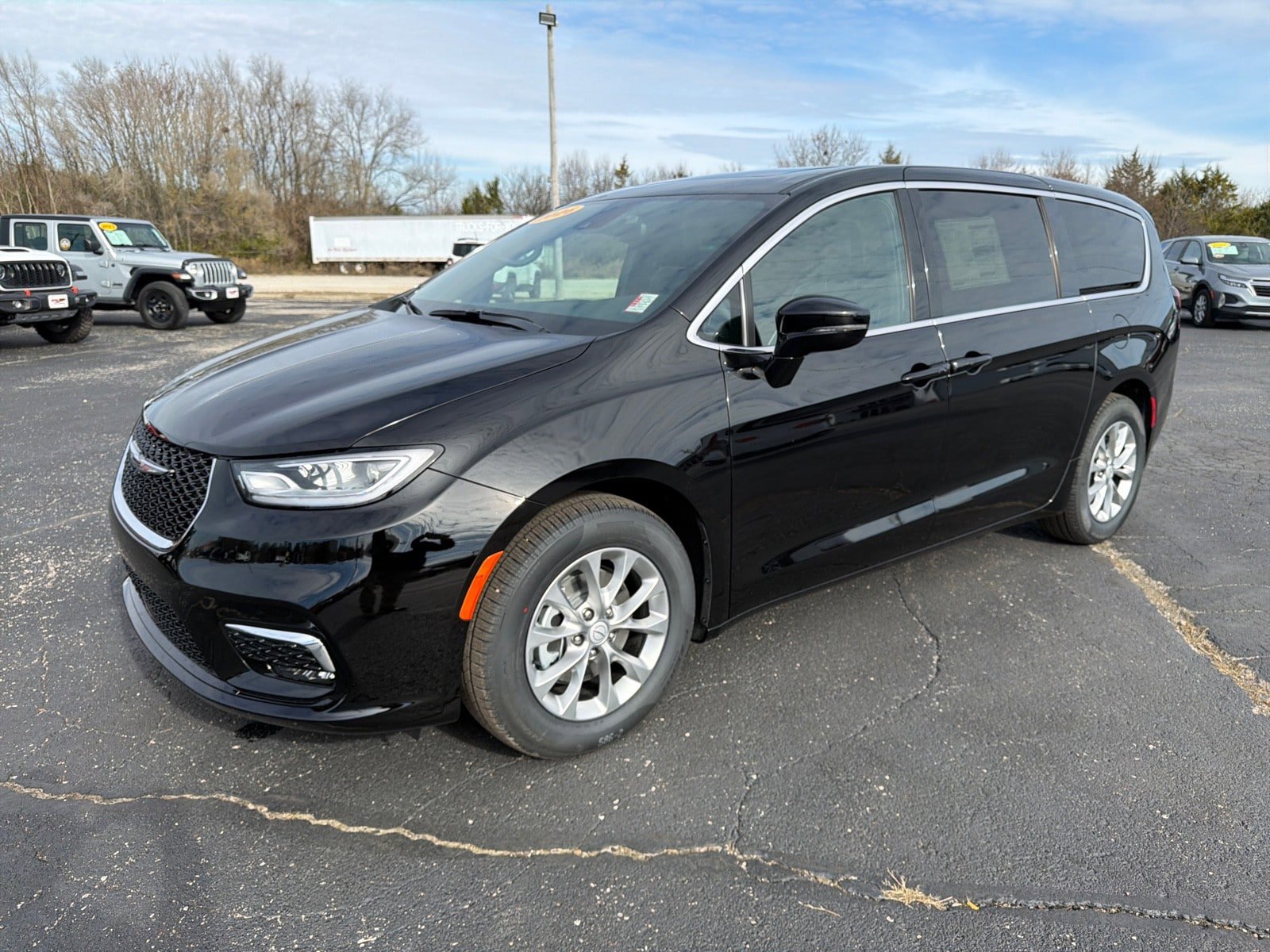 New 2026 Chrysler Pacifica Limited image 3