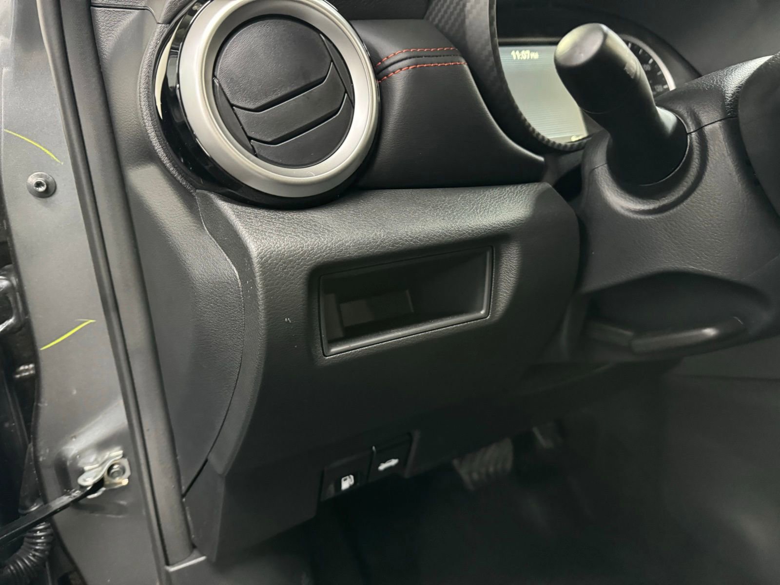 New 2025 Nissan Versa SR image 19