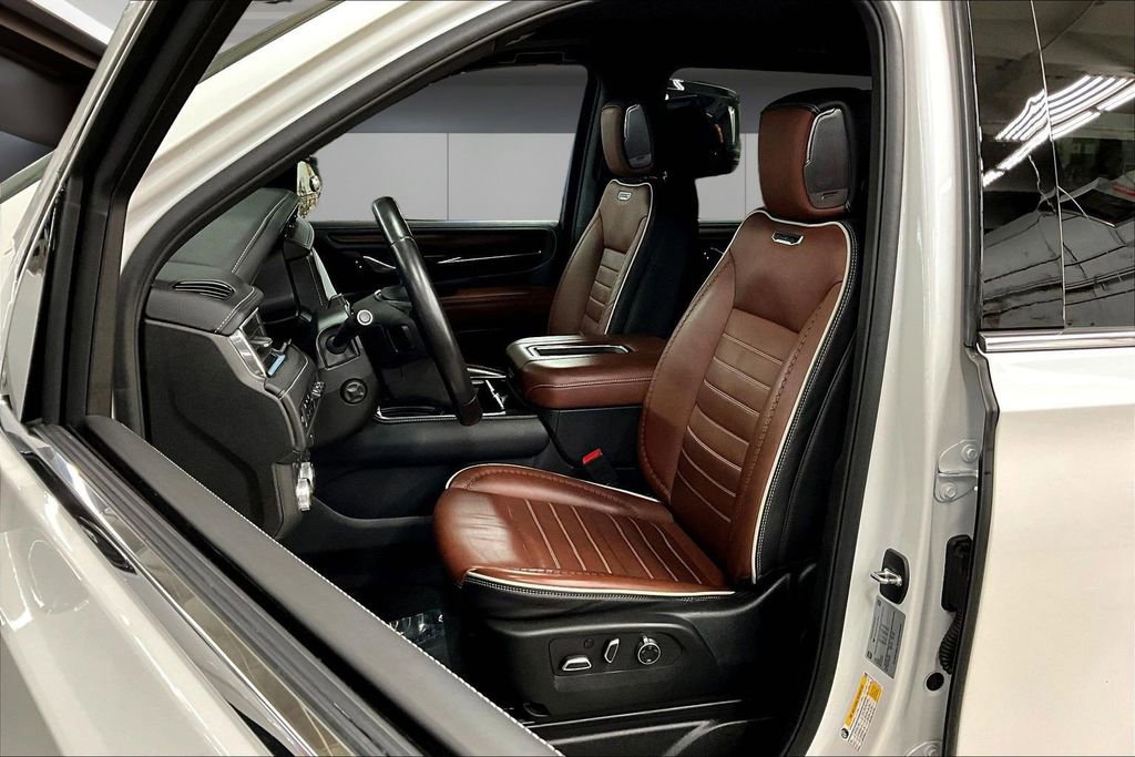 Used 2024 GMC Yukon XL Denali Ultimate AWD/4WD image 21
