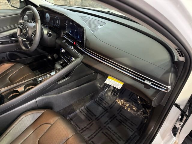 New 2025 Hyundai Elantra Limited image 31
