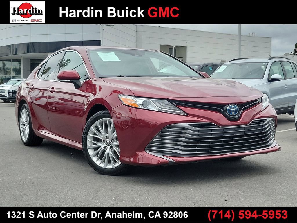 Used 2020 Toyota Camry XLE image 1