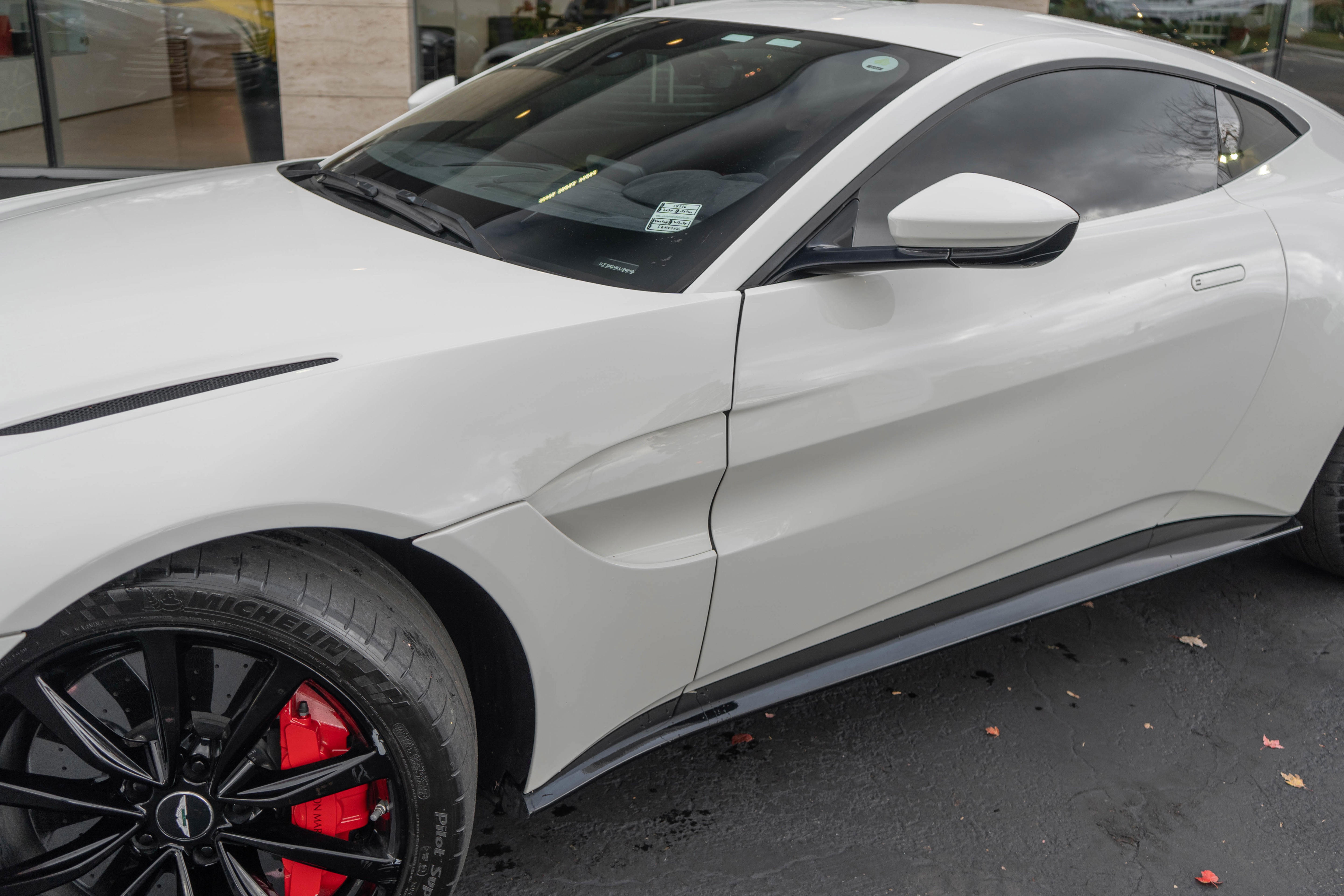 Used 2020 Aston Martin V8 Vantage Coupe image 37