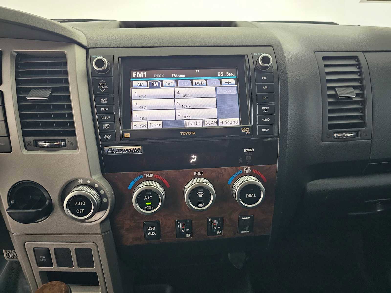 Used 2011 Toyota Tundra Limited w/ Platinum Pkg image 24