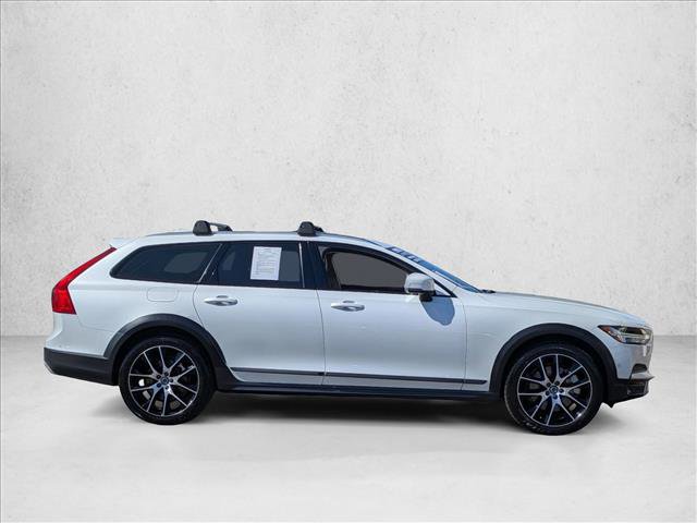 Used 2017 Volvo V90 T6 Cross Country image 3