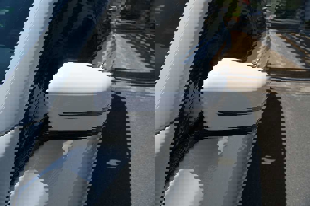 Used 2021 BMW 750i xDrive w/ M Sport Package image 17