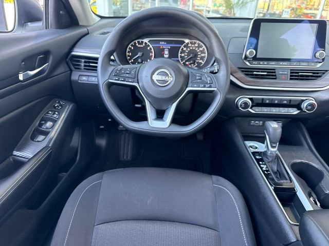 Used 2025 Nissan Altima 2.5 SV FWD image 13