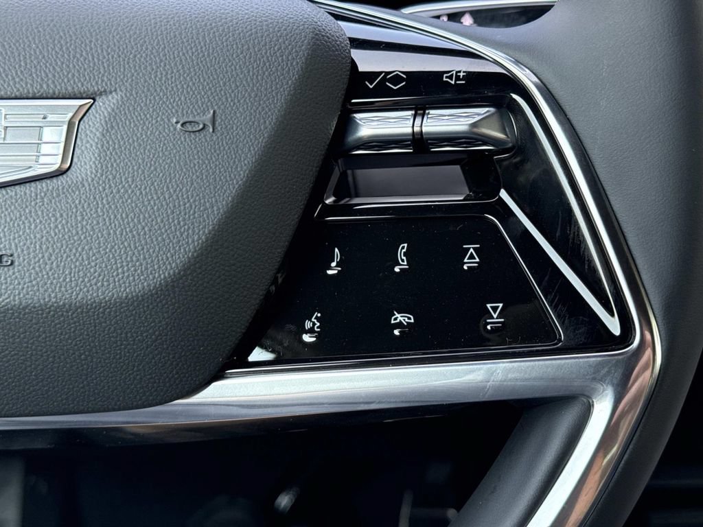 New 2027 Cadillac Vistiq Luxury w/ LPO, Floor Liner Package AWD/4WD image 14